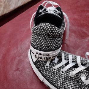 Women's Converse tennis shoes size 10